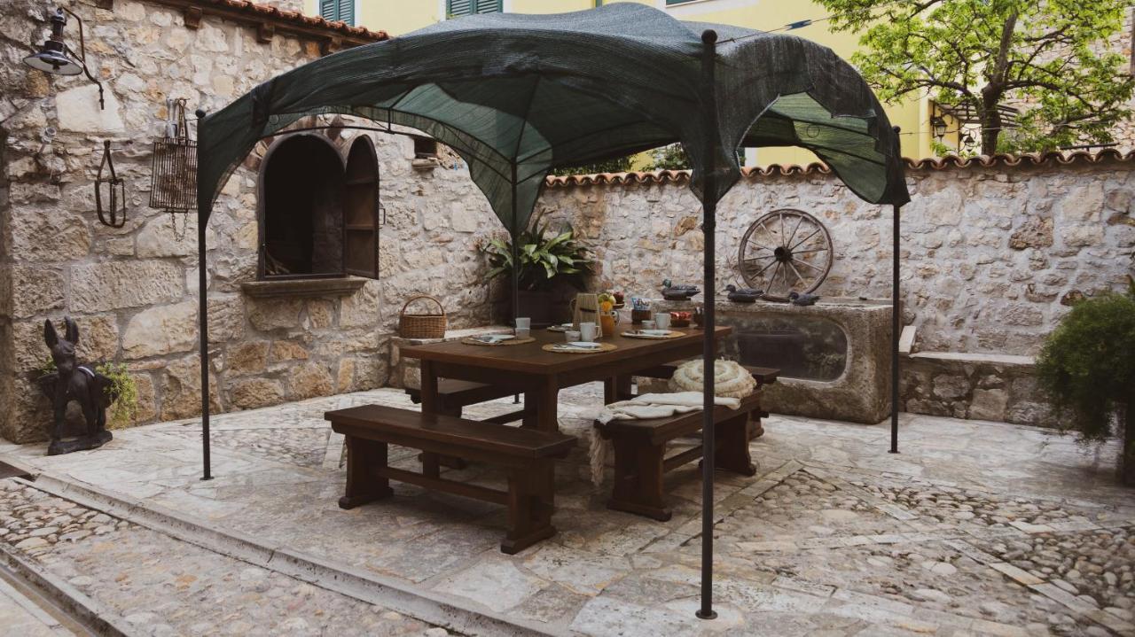 Scardona Rustica, Bed & Breakfast With Jacuzzi, Bbq And Free Parking In Skradin, Krka Leilighet Eksteriør bilde